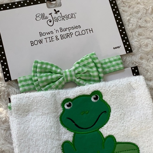 NWT Bow Tie And Burb Cloth Frog Set - Picture 2 of 3